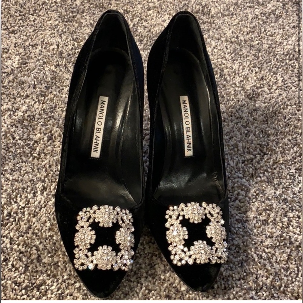 Manolo Blahnik Hangisi Black Velvet- 37